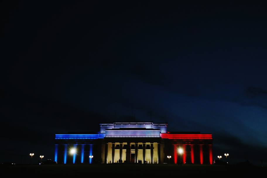 La Casa Bianca illuminata con il tricolore francese GETTY 
